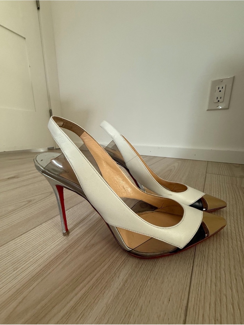 Christian Louboutin air chance cutout Stiletto Heels Size 38 (7.5) - Picture 4 of 4